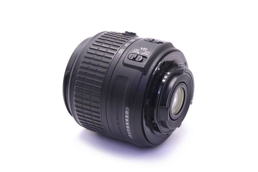 Nikon 18-55mm f/3.5-5.6G AF-S VR II DX Zoom-Nikkor в упаковке