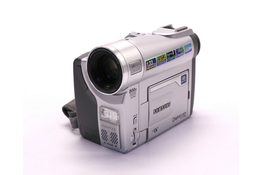 Видеокамера Samsung VP-D93i в упаковке