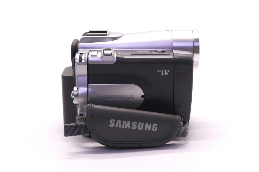 Видеокамера Samsung VP-D93i в упаковке