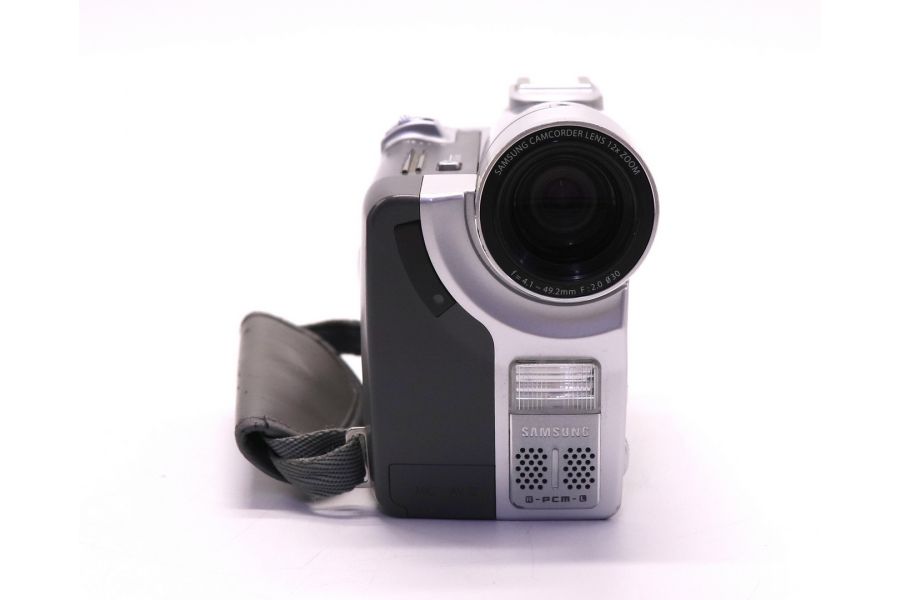 Видеокамера Samsung VP-D93i в упаковке