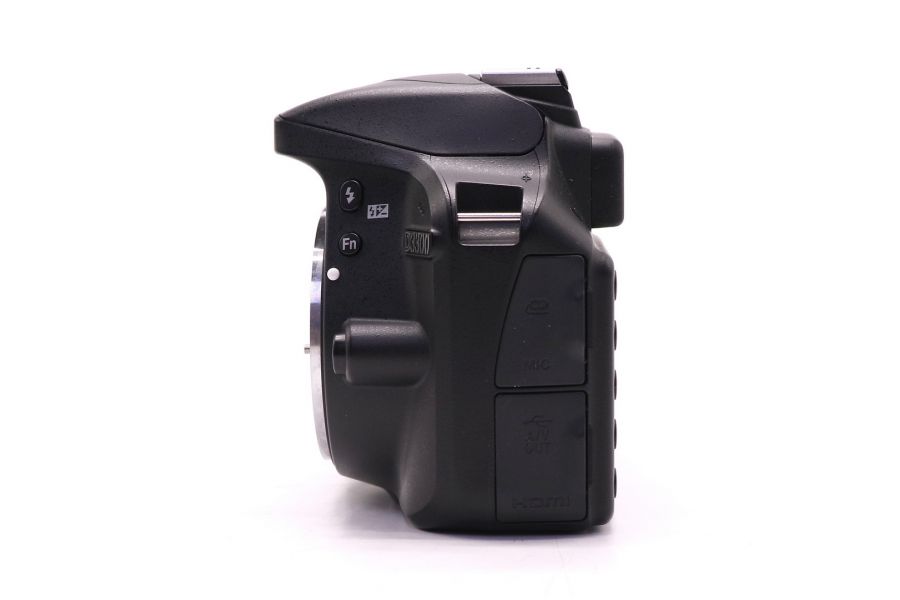 Nikon D3300 body в упаковке (пробег 7895 кадров)