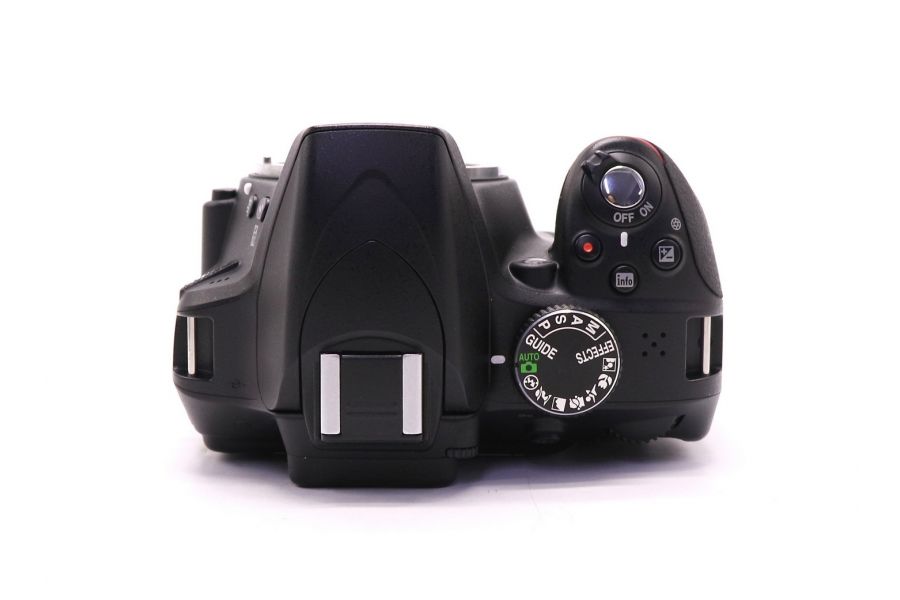 Nikon D3300 body в упаковке (пробег 7895 кадров)