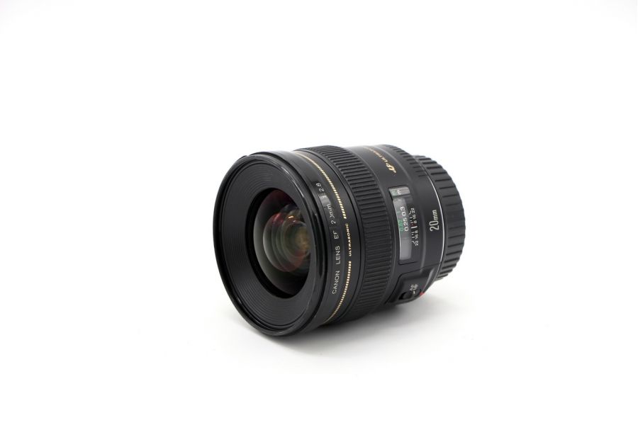 Canon EF 20mm f/2.8 USM в упаковке