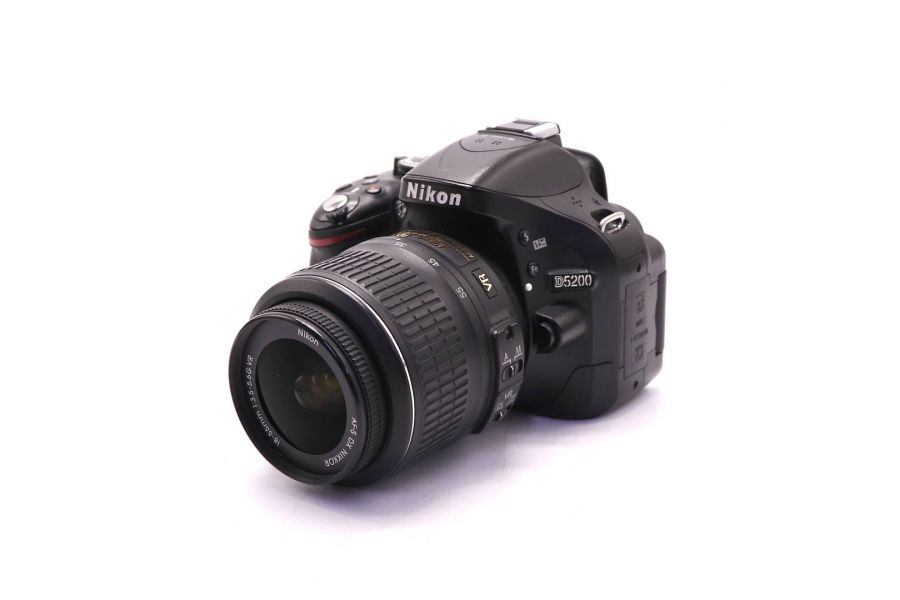 Nikon D5200 kit в упаковке (пробег 25190 кадров)