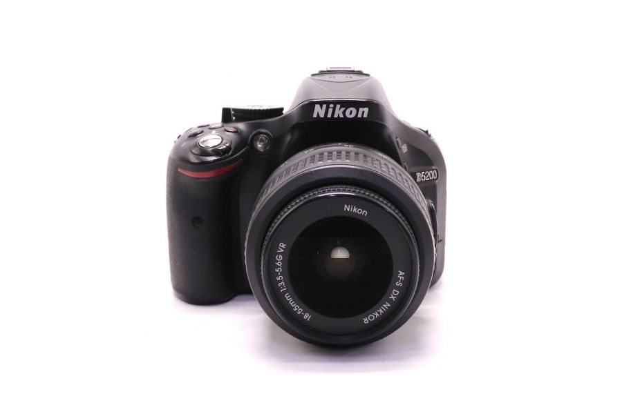 Nikon D5200 kit в упаковке (пробег 25190 кадров)