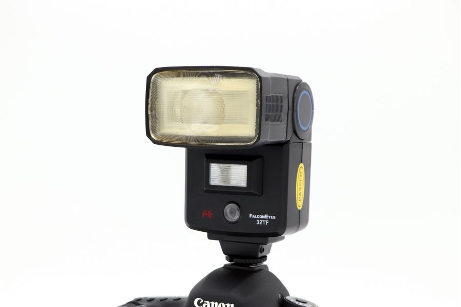 Фотовспышка Falcon Eyes 32TF