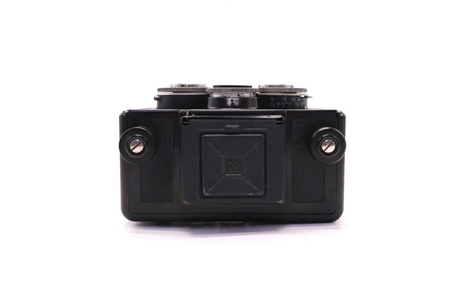 Спутник советский трёхобъективный фотоаппарат (ЛОМО)