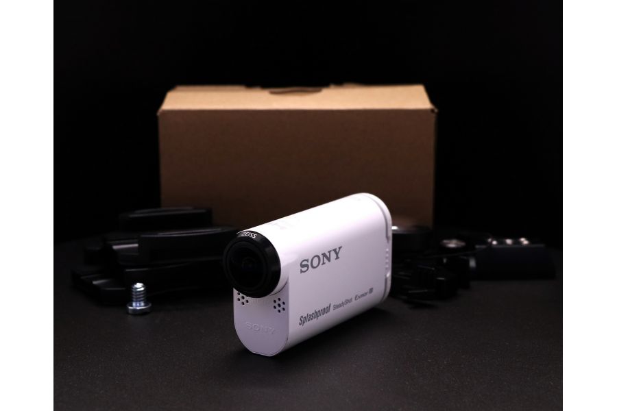 Экшен-камера Sony HDR-AS200V в упаковке  