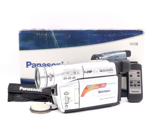 Видеокамера Panasonic NV-VZ18GC в упаковке
