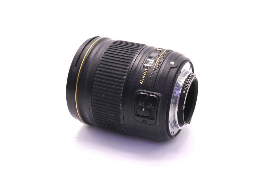 Nikon 28mm f/1.8G AF-S Nikkor в упаковке