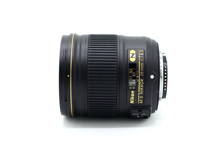 Nikon 28mm f/1.8G AF-S Nikkor в упаковке