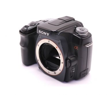 Sony Alpha DSLR-A100 body б.