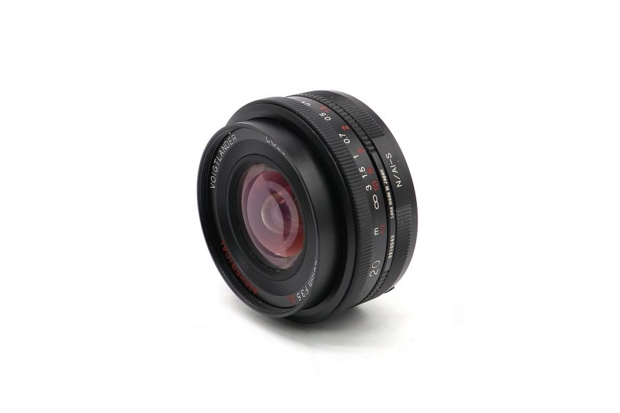 Voigtlander 20mm f/3.5 Color Skopar SL II в упаковке