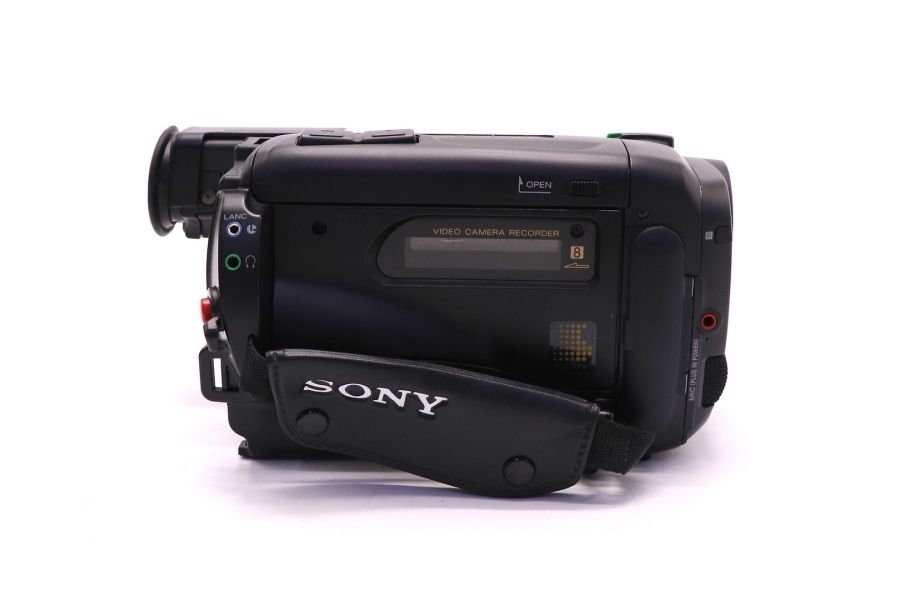 Видеокамера Sony CCD-TR670E оптический зум 8x