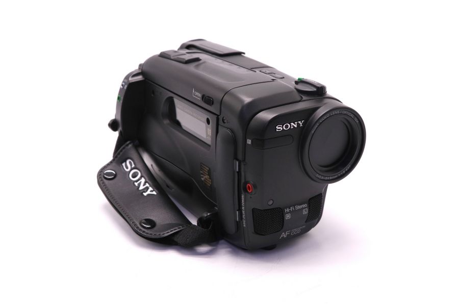 Видеокамера Sony CCD-TR670E оптический зум 8x