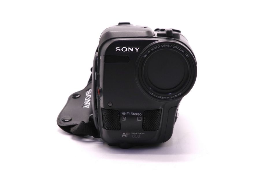 Видеокамера Sony CCD-TR670E оптический зум 8x