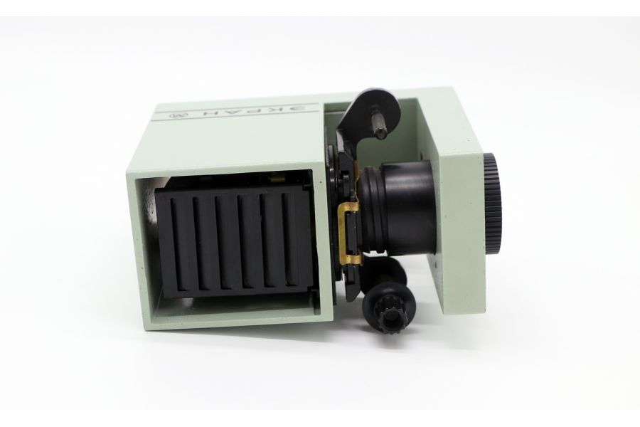 Диапроектор ЭКРАН (СССР, 1991)